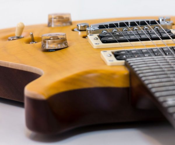Gitara elektryczna – jak zacząć naukę i jaki model wybrać?