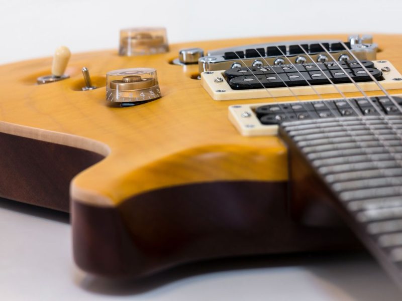 Gitara elektryczna – jak zacząć naukę i jaki model wybrać?